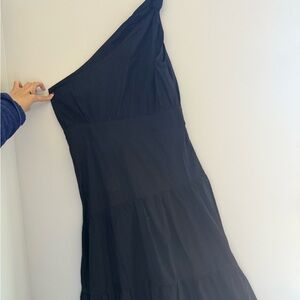 Elegant White Sleeveless Dress